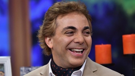 Cristian Castro confesó que toma leche en mamadera por las noches