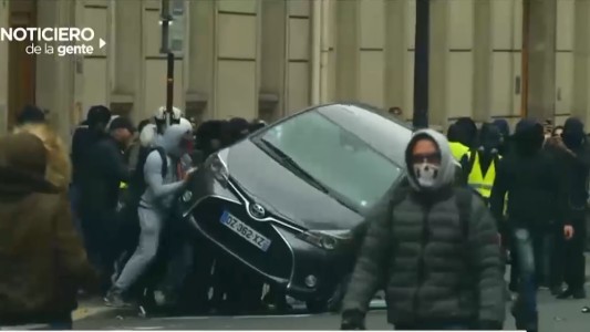 Rebelión de los "chalecos amarillos": Macron promete medidas concretas