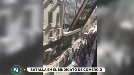 Gases lacrimógenos y piedrazos en el sindicato de comercio