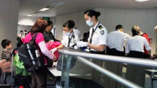 Primer aeropuerto que beneficia o castiga a los pasajeros según su "crédito social"