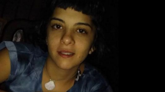Se recupera la chica que fue prendida fuego por su novio en Brasil