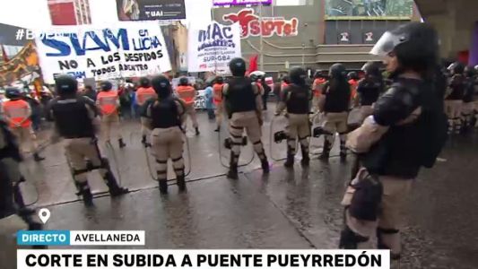 Trabajadores de Siam cortan el Puente Pueyrredón