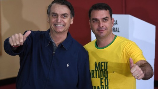 Bolsonaro admite posible "error" en pagos atípicos del chófer de su hijo