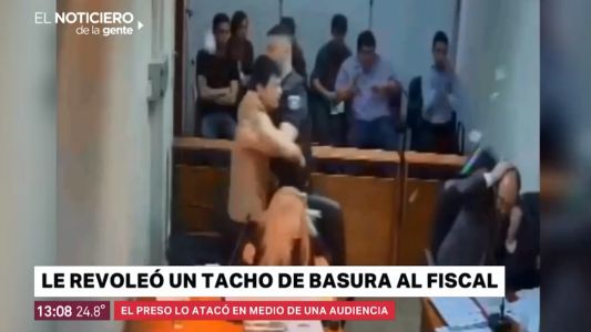 Un preso le tiró un tacho de basura por la cabeza a un fiscal