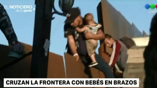 Migrantes con bebés en brazos y mujeres intentaron cruzar la frontera para que los arresten