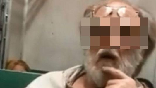 Le sacaba fotos a una chica en el tren, lo escracharon y fingió un infarto
