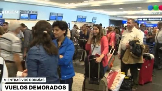 Vuelos demorados tras paro de controladores aéreos
