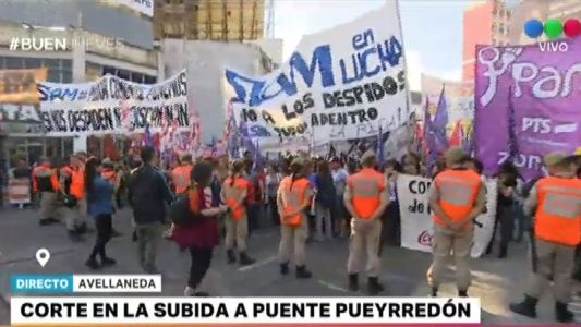 Cortan la subida al Puente Pueyrredón en reclamo de la reincorporación de trabajadores de Siam