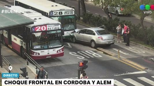 Se metió de contramano en el Metrobús y chocó