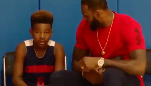 La lección de LeBron James a su hijo de 11 años tras fallar un tiro en un partido