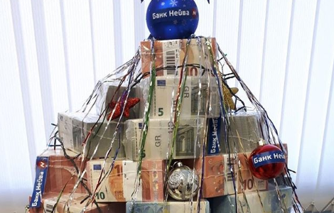 Una locura: en un banco armaron un arbolito de Navidad de 2,4 millones de dólares