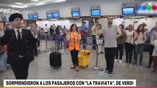 Hacían el check-in en Aeroparque y los sorprendió la música