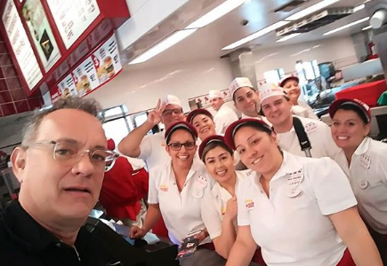 Groso: Tom Hanks fue a un restaurante y pagó el almuerzo de todos los que estaban en el local