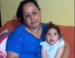 La nena que necesita una silla postural para poder empezar el jardín de infantes