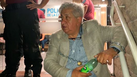 Liberaron a la empleada judicial por la que se había encadenado Piumato
