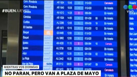 Hay vuelos: los aeronavegantes no paran pero van a Plaza de Mayo