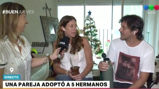 Una pareja adoptó cinco hermanitos de entre 7 y 14 años