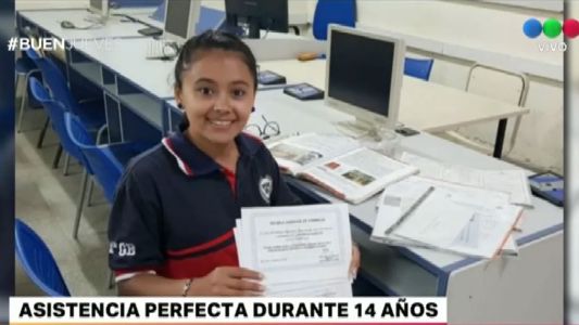 Premiaron a una alumna por su asistencia perfecta durante 14 años
