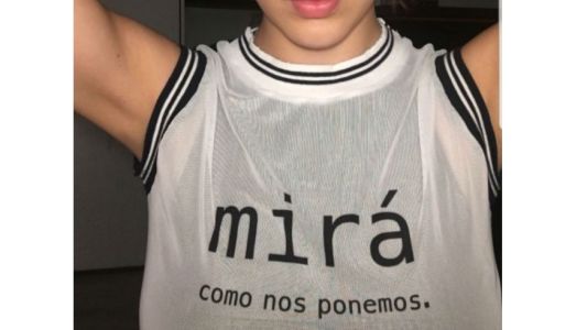 Con promoción de Thelma Fardin, venden una túnica con fines solidarios