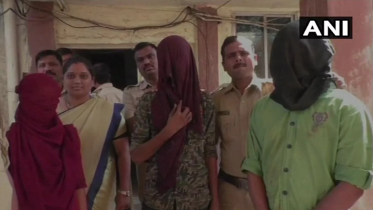 Le cortó el pene a un vecino, a quien denunció por acosarla