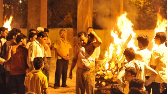 Cremaron a una joven y a los cuatro días regresó a su casa sana y salva