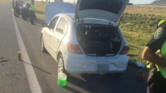 Quiso evadir un control en la ruta y casi atropella a un policía: llevaba droga en el auto