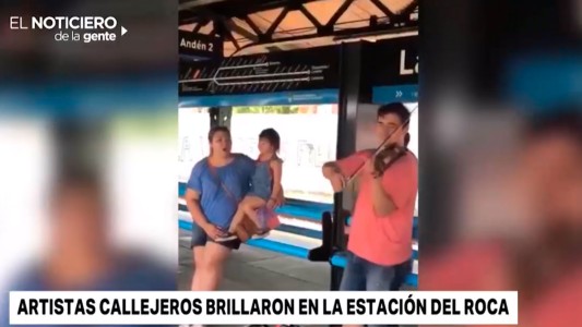 Artistas callejeros brillaron en la estación del tren Roca en Lanús