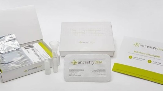 Regaló a su familia pruebas de ADN, reveló un secreto y casi arruina la Navidad