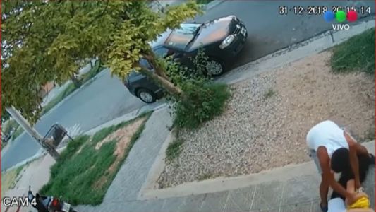 Atacada por motochorros que intentaron robarle la cartera