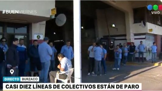Paran 10 líneas de colectivos por el despido de un chofer