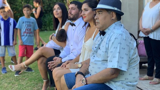 Las fotos de Maradona en el bautismo de su nieto