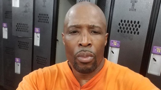 Persiguió a una mujer hasta una escuela de karate, quiso secuestrarla y terminó en el hospital