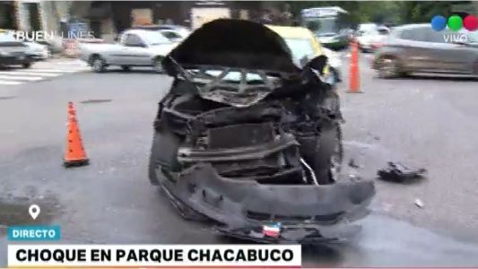 Chocaron un colectivo y un taxi en Parque Chacabuco