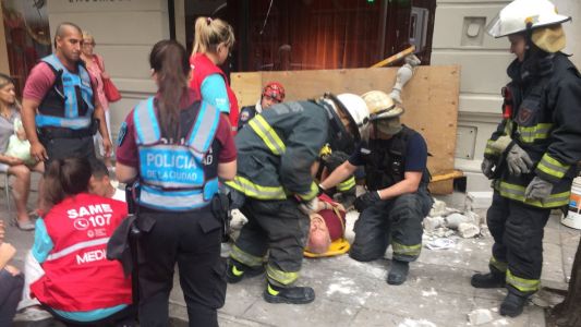 Recoleta: se desplomó un balcón y hay tres heridos