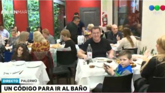 Restringir el acceso al baño, una medida polémica que incumple una ley porteña