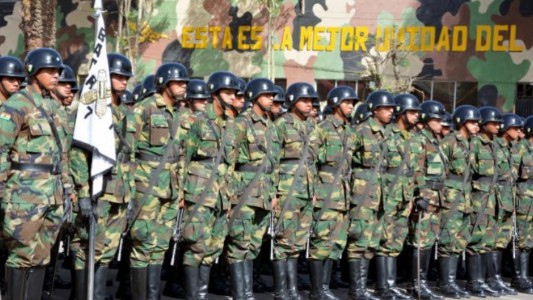 Soldados se sacaban selfies en la armería del cuartel y murió uno por un disparo accidental