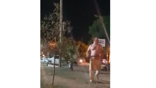 Video: pánico en el parque por "el loco del hacha" que persigue jóvenes