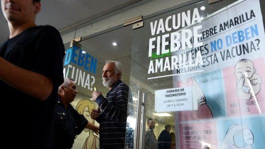 Largas colas para darse la vacuna de la fiebre amarilla
