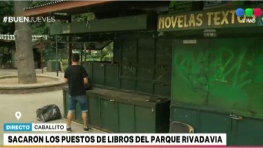 Parque Rivadavia: removieron los puestos de libros usados para abrir una calle