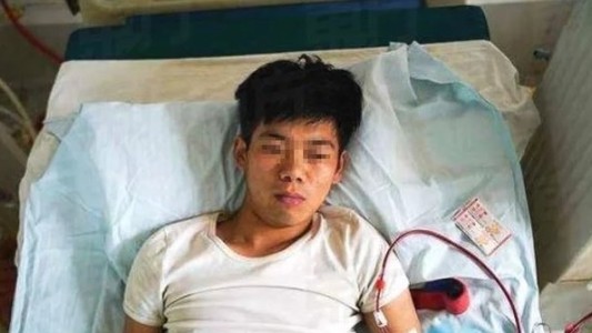 Vendió un riñón para comprar un iPhone y ahora quedó discapacitado de por vida