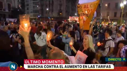 Marcha de antorchas contra el aumento de las tarifas