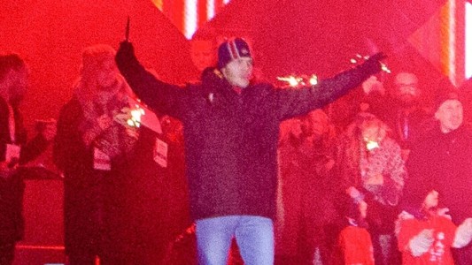 Video: el momento en que apuñalaron a un alcalde polaco durante un acto solidario