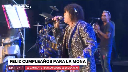 La Mona Jiménez festejó su cumpleaños con su amor eterno: el público cordobés