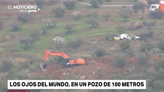 Abren un túnel lateral para llegar al niño que cayó a un pozo en España