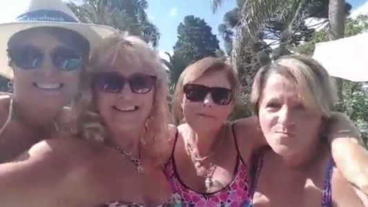 "Decí Patata": el genial video de cuatro señoras intentando sacarse una selfie