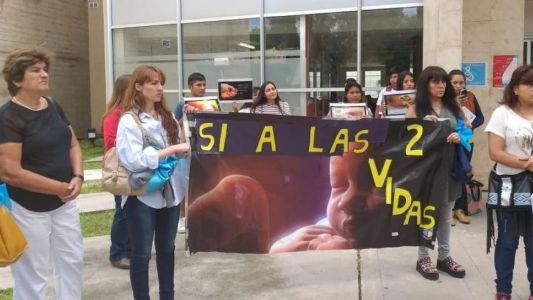 Grupos pro vida "bautizaron" como Esperanza a la beba de la nena violada en Jujuy