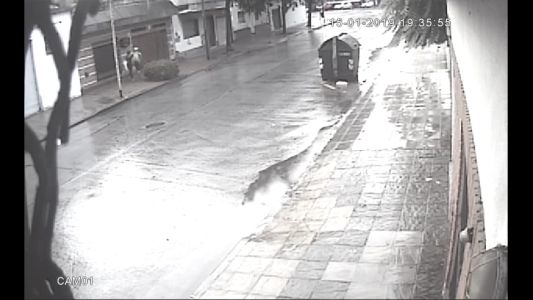Las últimas imágenes de Carla, la mujer que desapareció después de apretar el botón antipánico