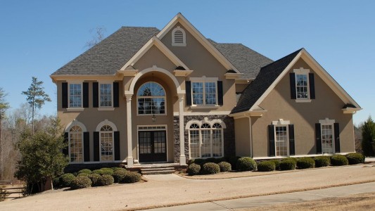 Mató a sus papás y convivió cinco días con sus cuerpos