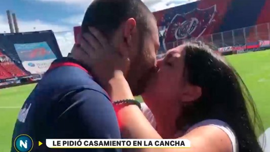 Le pidió casamiento en la cancha