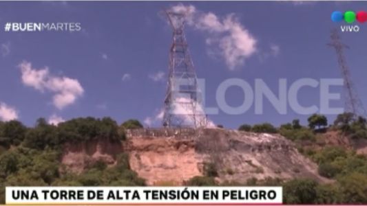 Paraná: corre peligro una torre de alta tensión